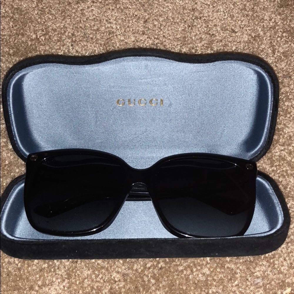 Gucci Black Sunglasses WITH case and cloth
